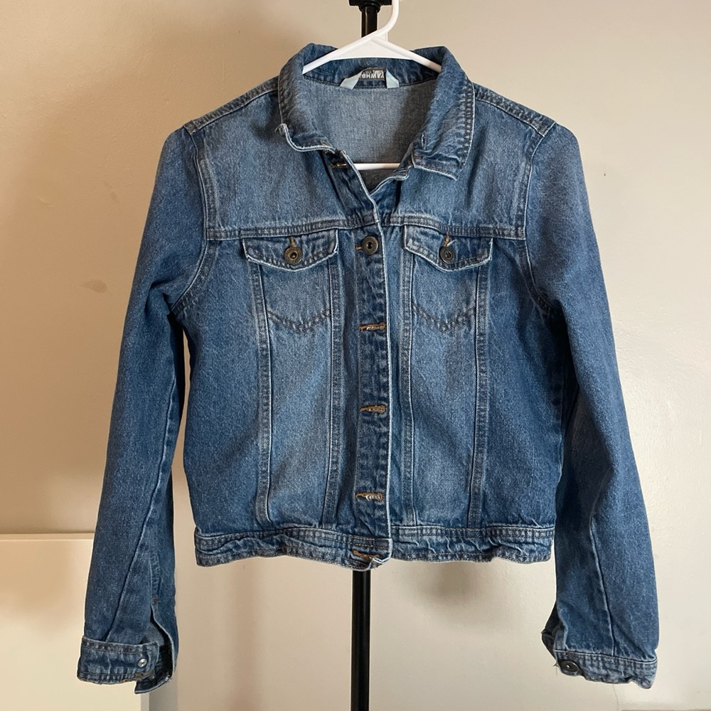 Denim jacket super cute, can be used daily or special occasion at night!